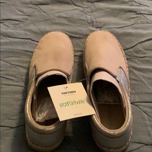 Suede Tretorn shoes. Size 7.